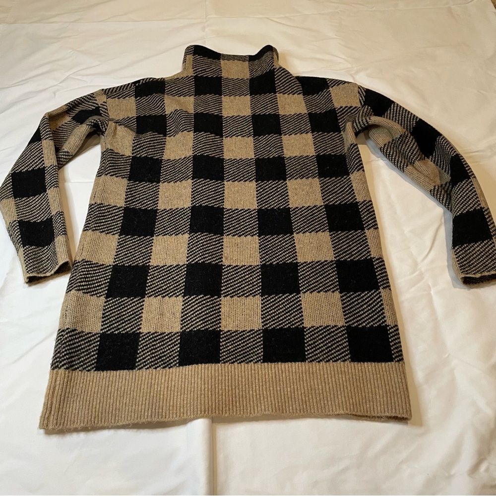LOFT Women's Buffalo-Check Turtleneck‎ Sweater in Black and Tan